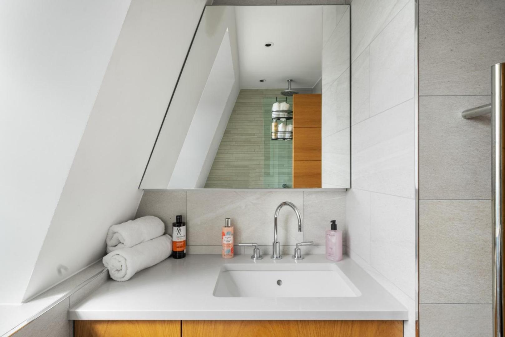 Stunning 1-Bedroom Penthouse In Marble Arch 72 London Exterior photo