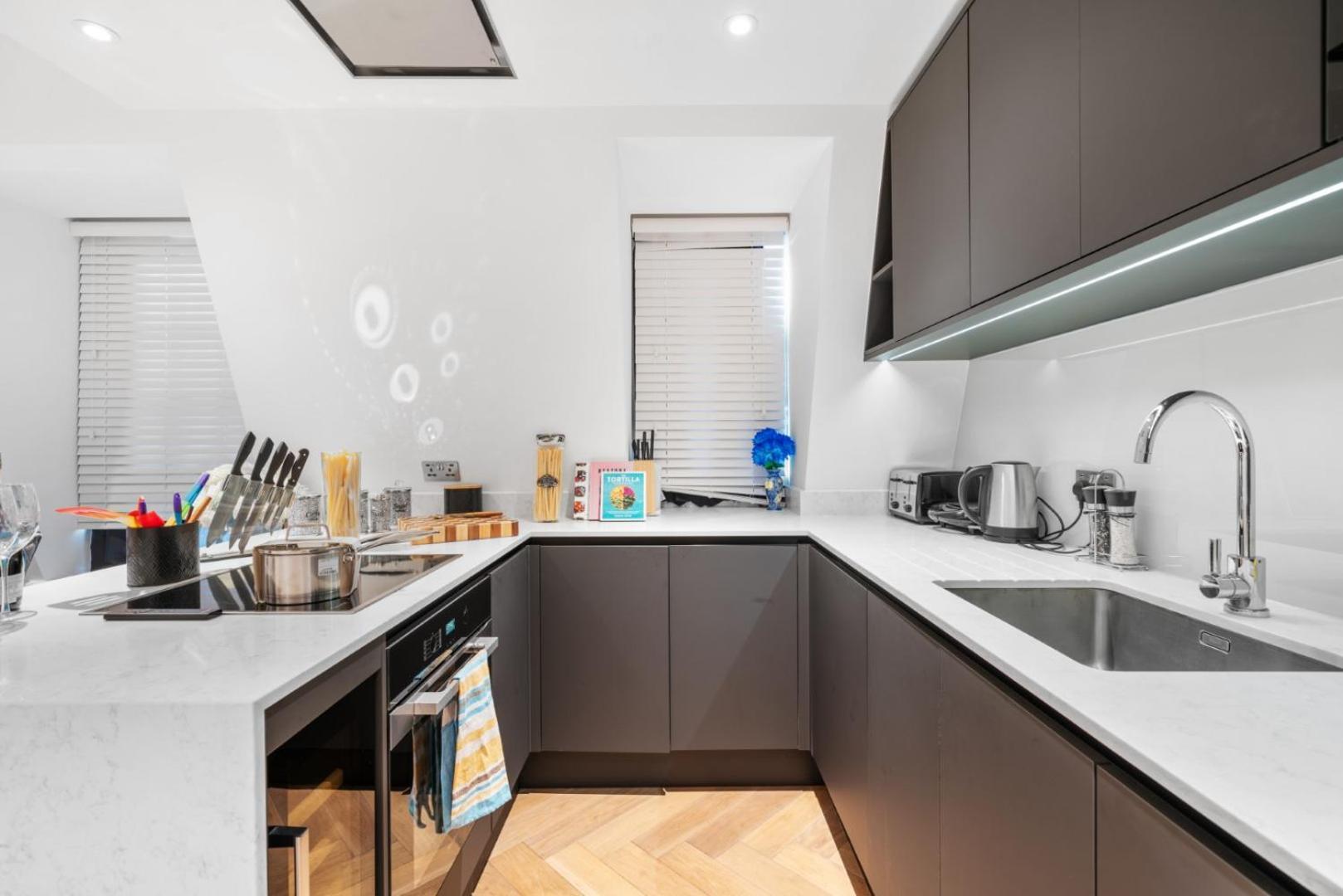 Stunning 1-Bedroom Penthouse In Marble Arch 72 London Exterior photo